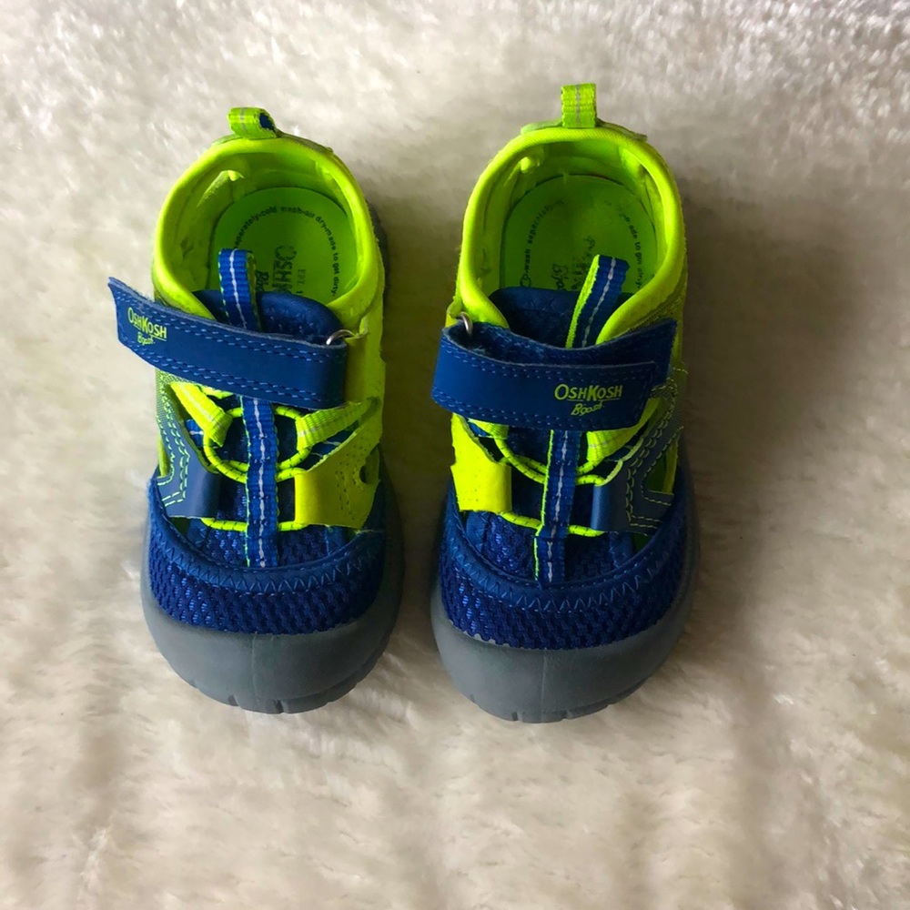 Oshkosh green and blue